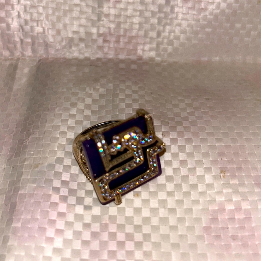Authentic purple jade yesteryear ring 7/8